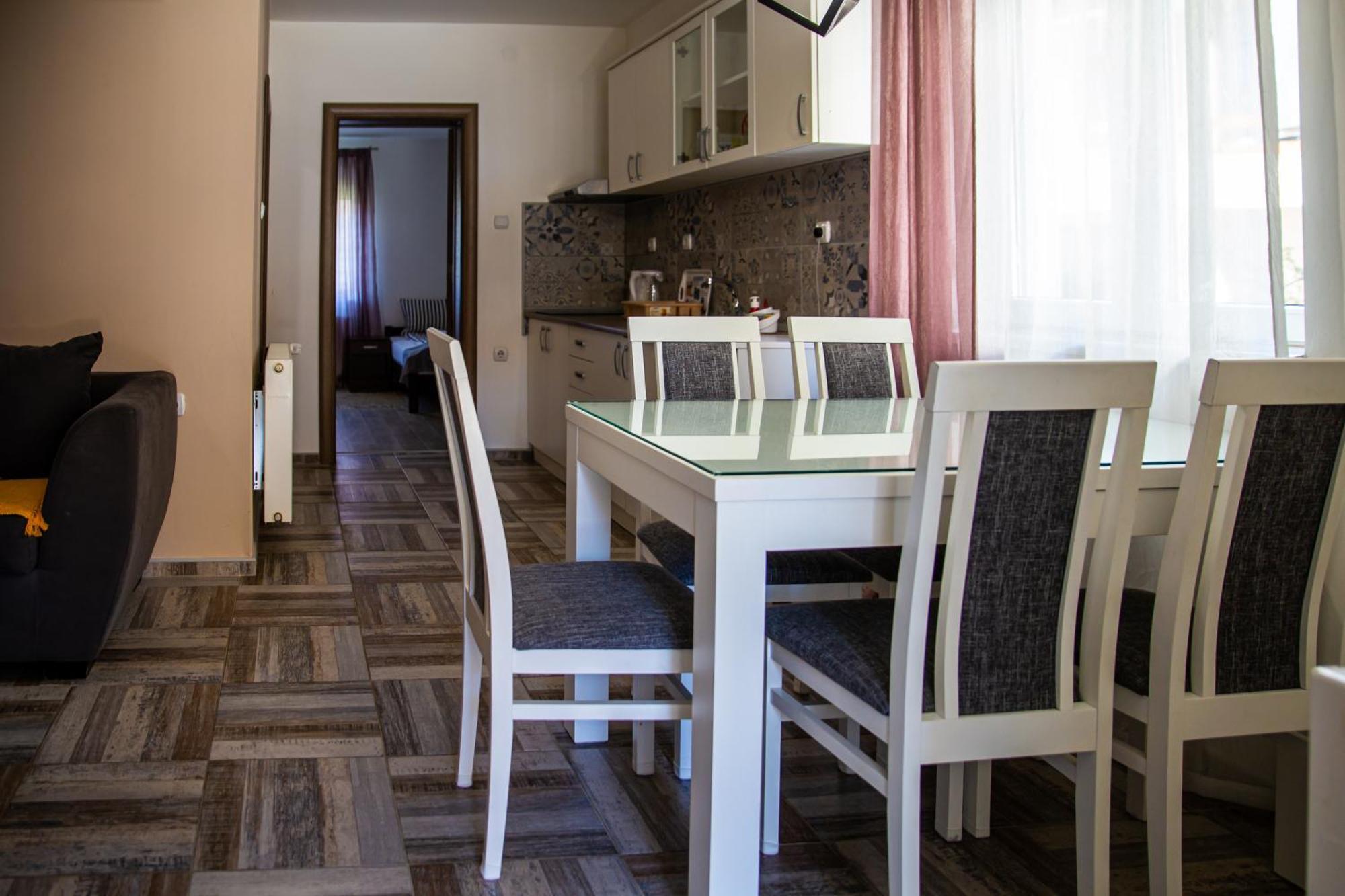 Apartments Velickovic Соко Баня Екстериор снимка